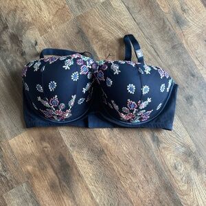 Victoria’s Secret Bra Size 38 DDD BRAND NEW w/tags attached!
